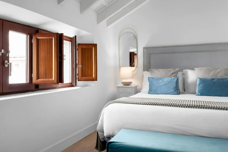 Hotel Mercader de Sedas