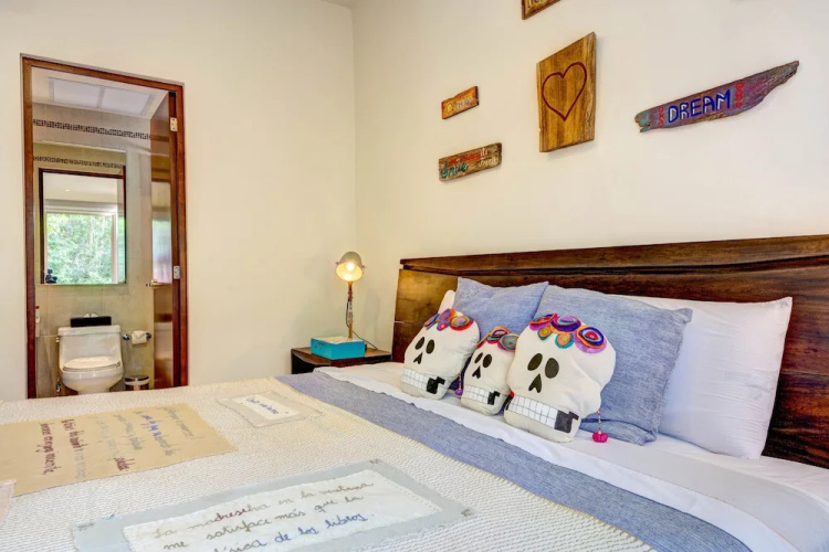 Peggy 2 BDRM apt sleeps 4 balcony
