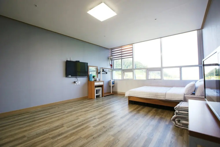 Flora Hostel Pension
