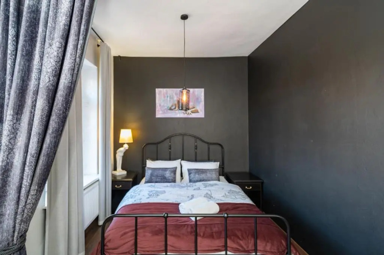 Retro Studio Old Town Apartment by Hostlovers
