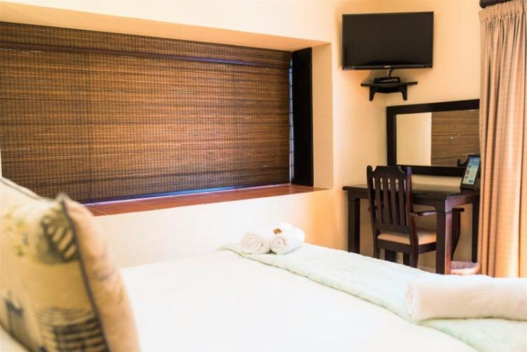 Standard Double room with partial sea view