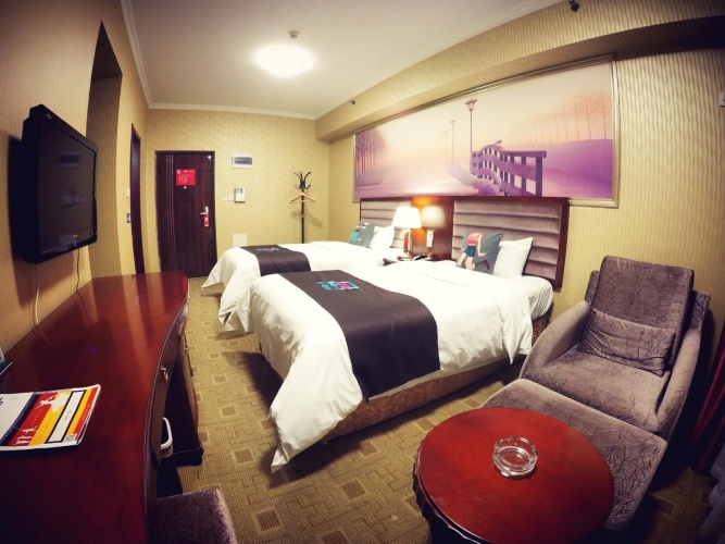 Standard Twin room with city view