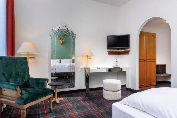 Standard Triple room