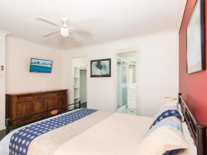 1/54 Parkes, Airconditioned