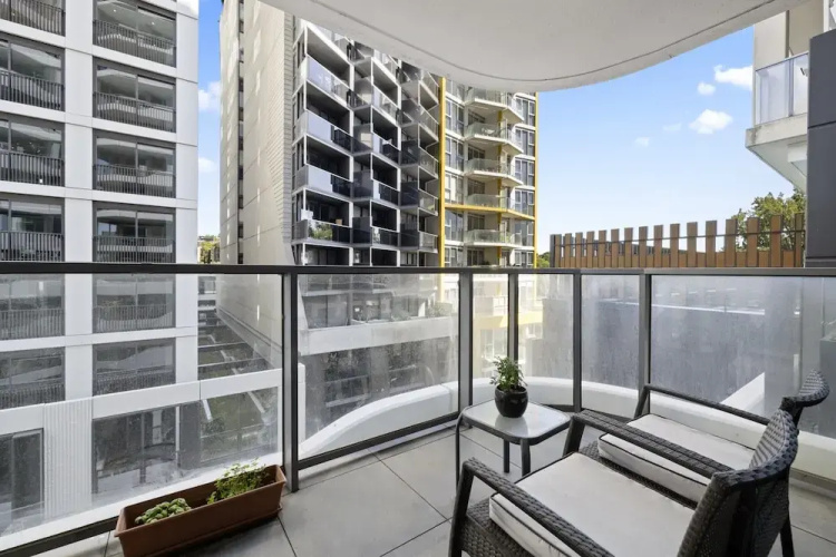 Bright 2-bed Flat With Cityside Charm