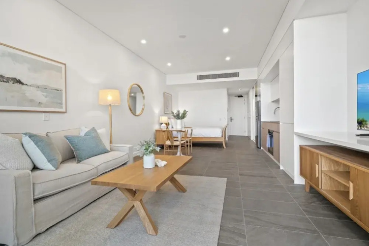 Chic Ground-floor Studio Near Local Cafes