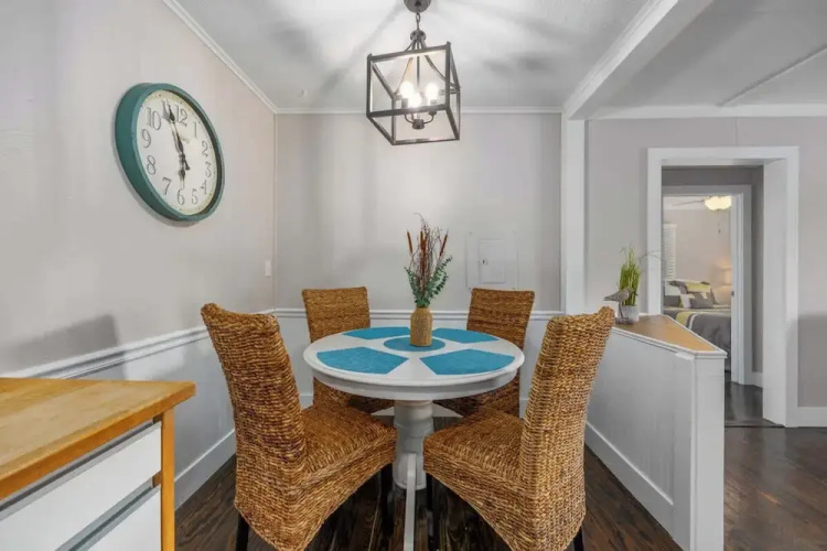 Bluestar Cottage - 2BR with Hot Tub