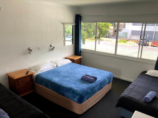 Standard Triple room