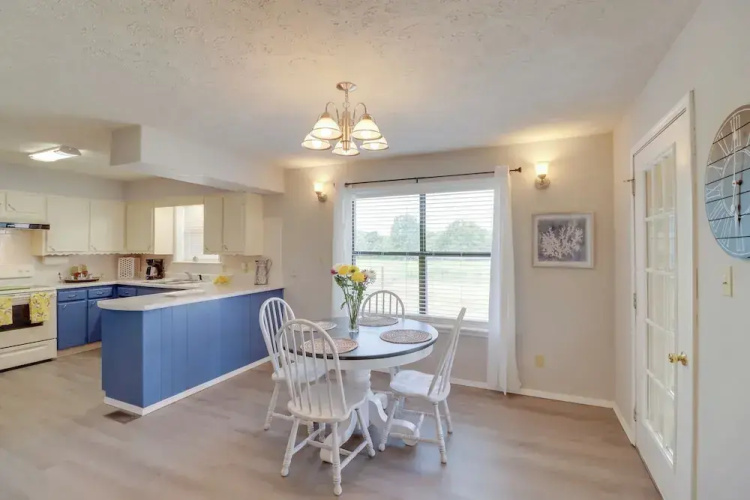 Charming Mountain Home Getaway w/ Gas Grill!