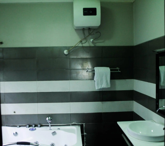 Crownedge Hotel