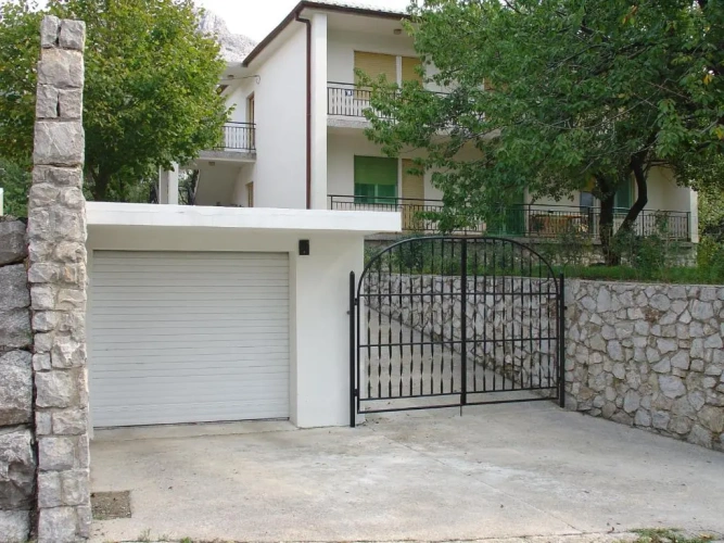 3 Bedrooms Apartment