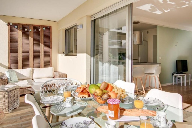 3 Bedrooms Apartment