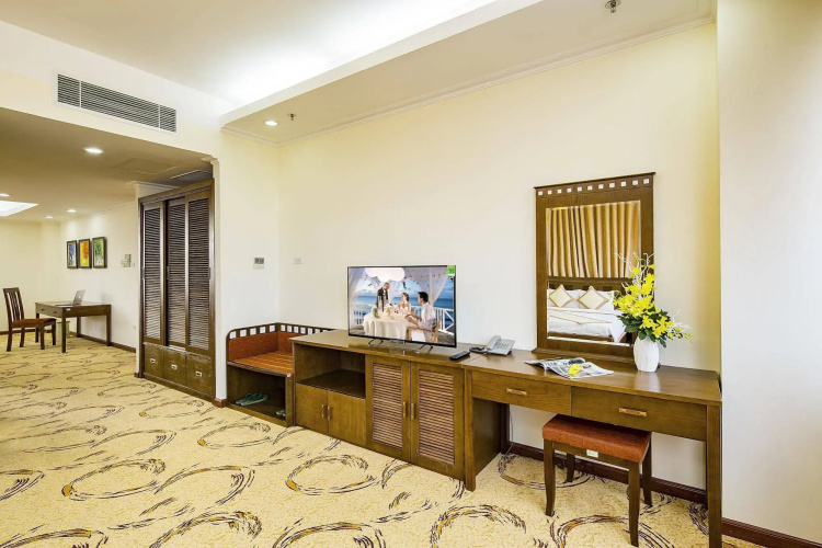 Holiday Central Nha Trang