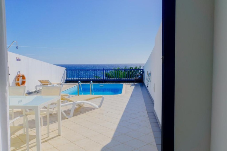 3 Bedrooms Apartment