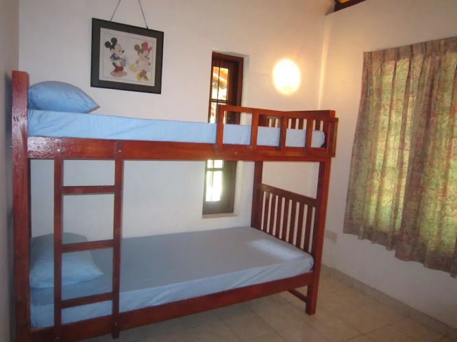 Ceylon Hostel - Colombo Int Airport