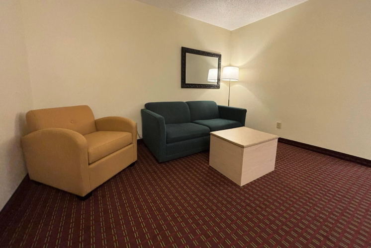 Super 8 by Wyndham Metropolis