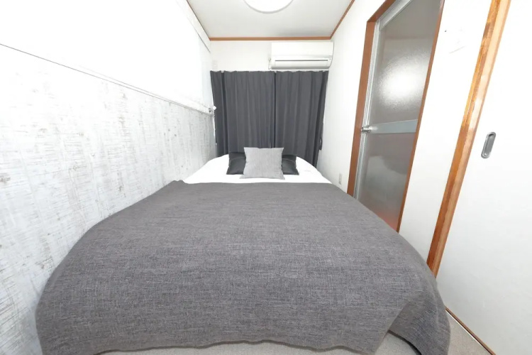 Namba East House01