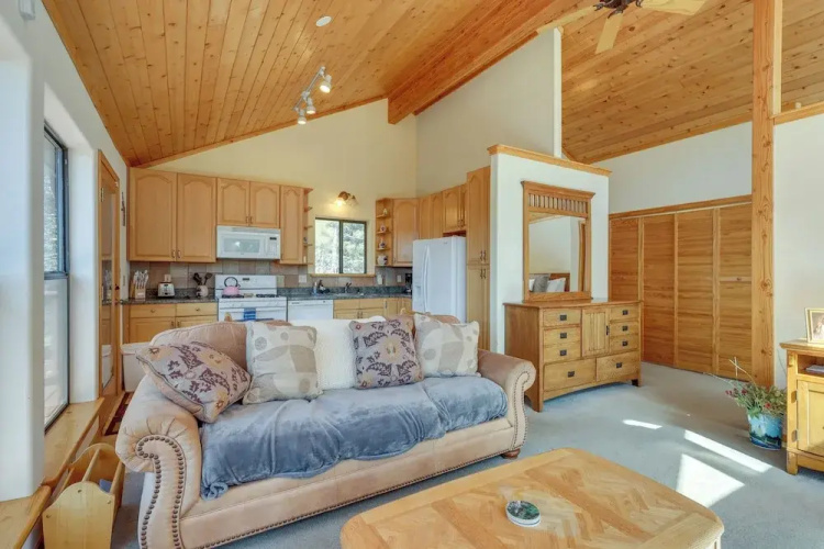 Mtn-view Deck: Cabin Getaway in Angel Fire
