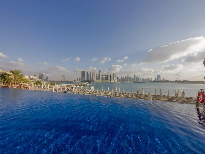 Sophisticated 1BR Palm Apt w Beach Access