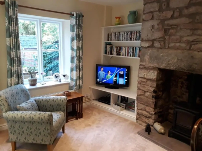 2 Bedrooms Cottage