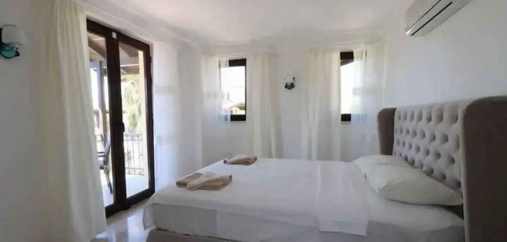 Villa XT12 by JoyLettings