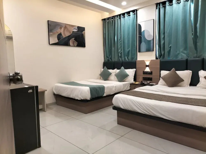 Hotel Paris Plaza