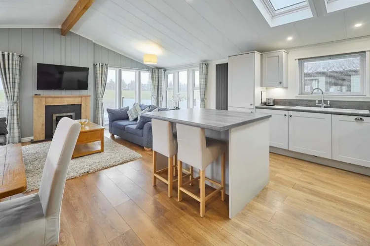 Host Stay Juniper Deluxe Lodge