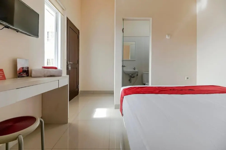 Fabel Homestay by RedDoorz