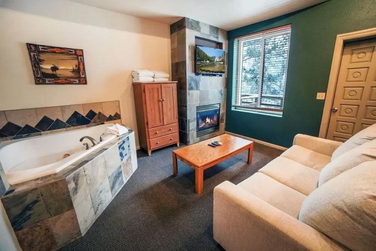 Fawn Valley Inn: 104 Condo