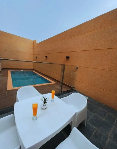 5 Bedrooms Villa