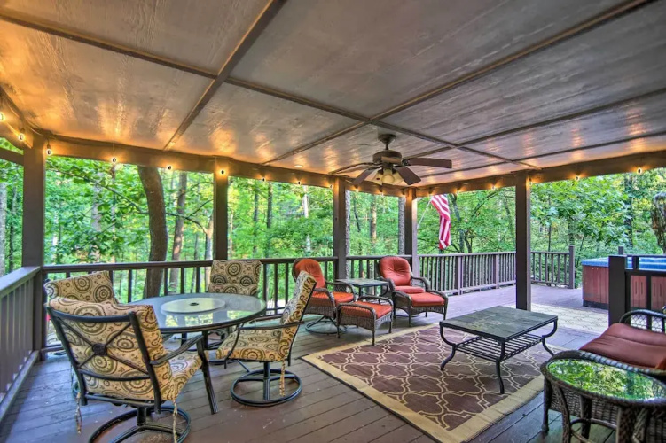 Broken Bow Oasis: Hot Tub, Fire Pit & Patio