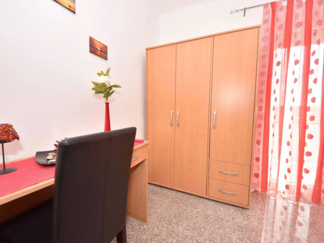 Apartment Jelena Karlobag