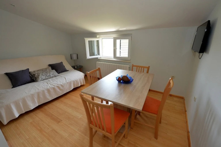 Holiday Apartment Home Simoni With Pool
