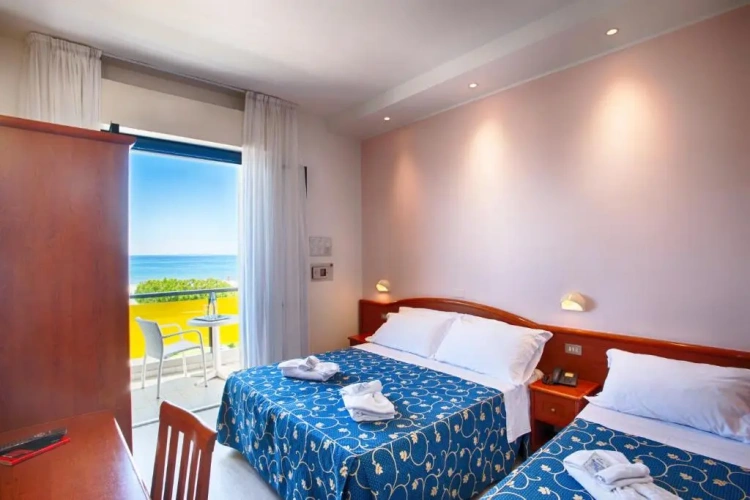 Classic Triple room with sea view