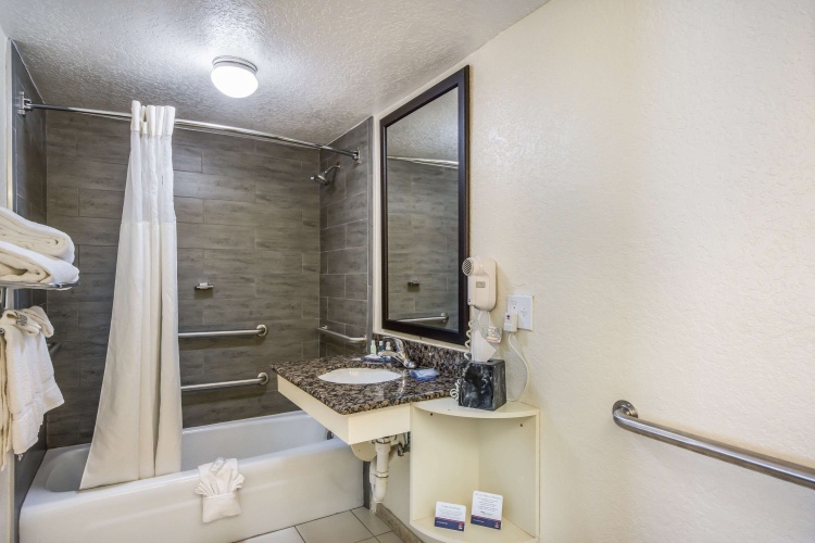 Clarion Inn & Suites photo 17