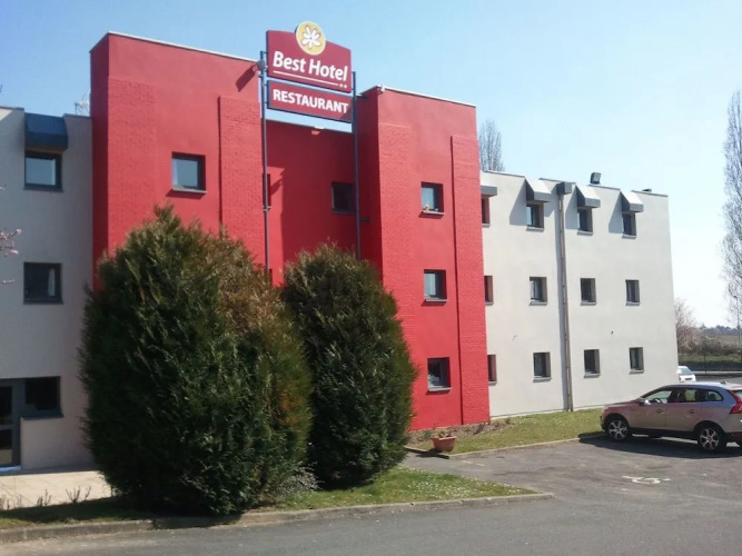 Brit Hotel Baillet en France