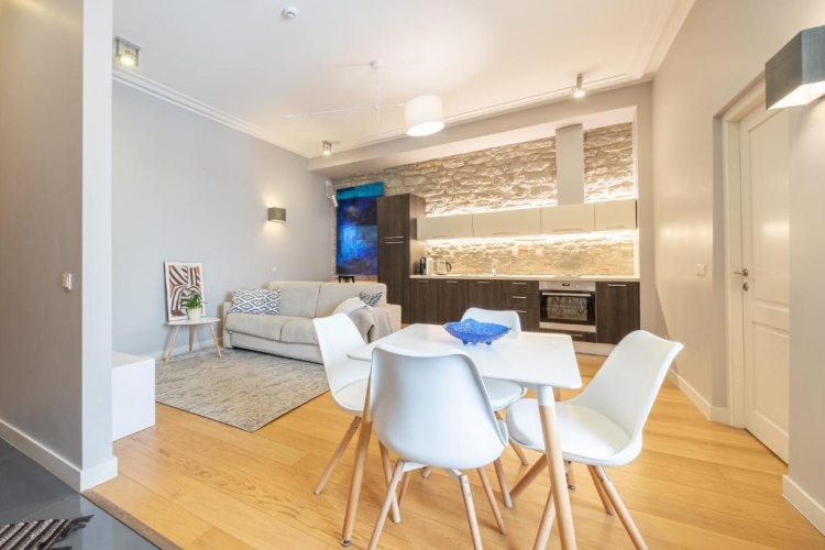 1 Bedroom Apartment