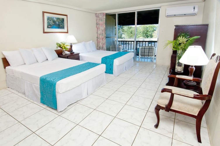 Standard Quadruple room with sea view