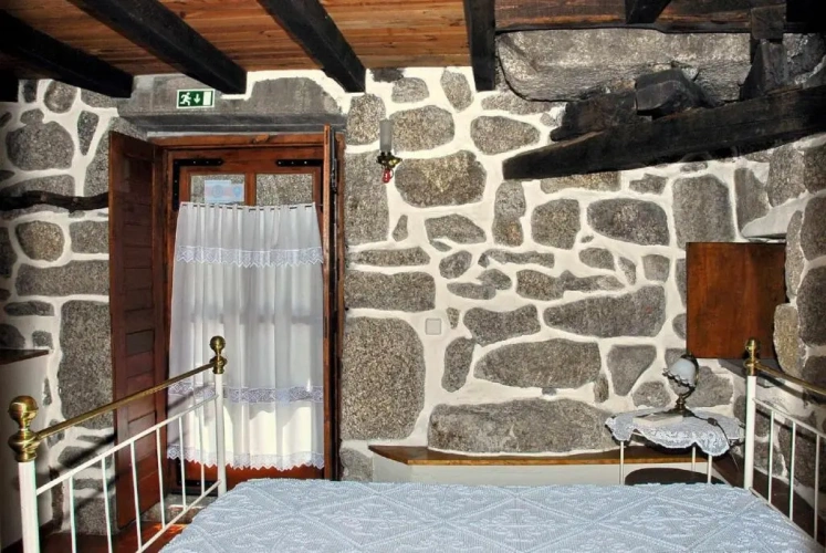 2 Bedrooms Cottage
