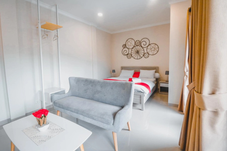 RedDoorz Premium near Ragunan Zoo 2Over view