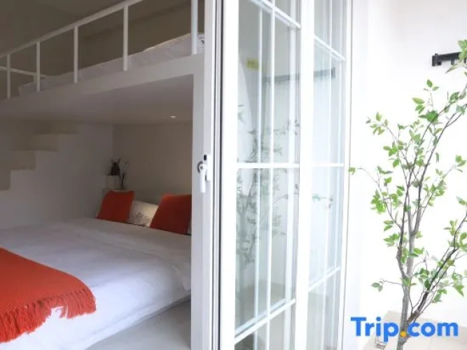 Standard Twin room with balcony