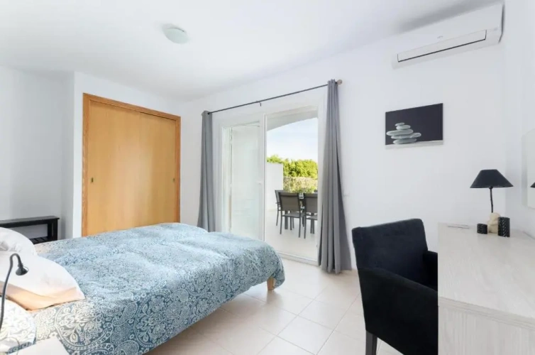 3 Bedrooms Apartment
