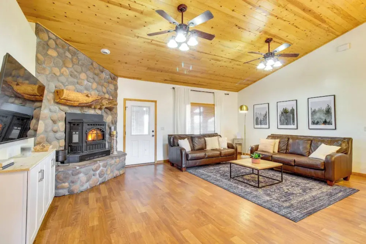 Pet-friendly Show Low Cabin w/ 1-acre Fenced Yard!