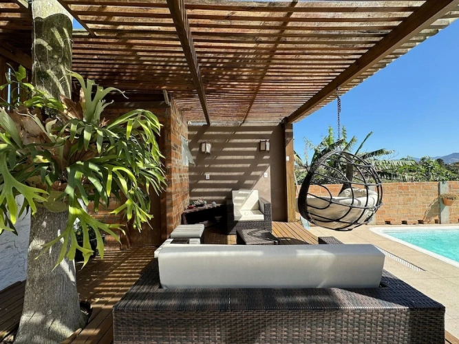 Bungalow with balcony