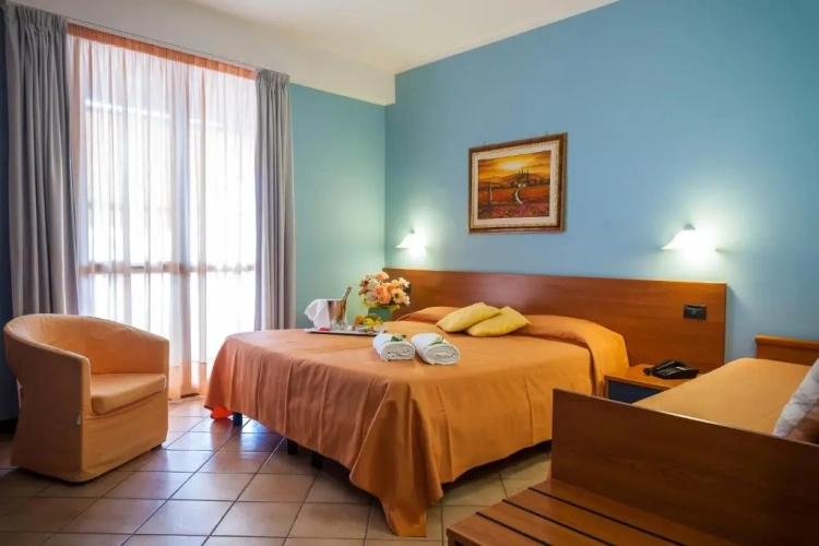 Standard Triple room