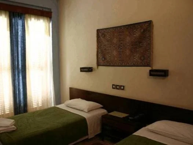 Hotel Letrina