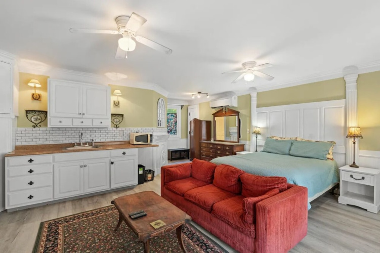 Bashford Manor Inn