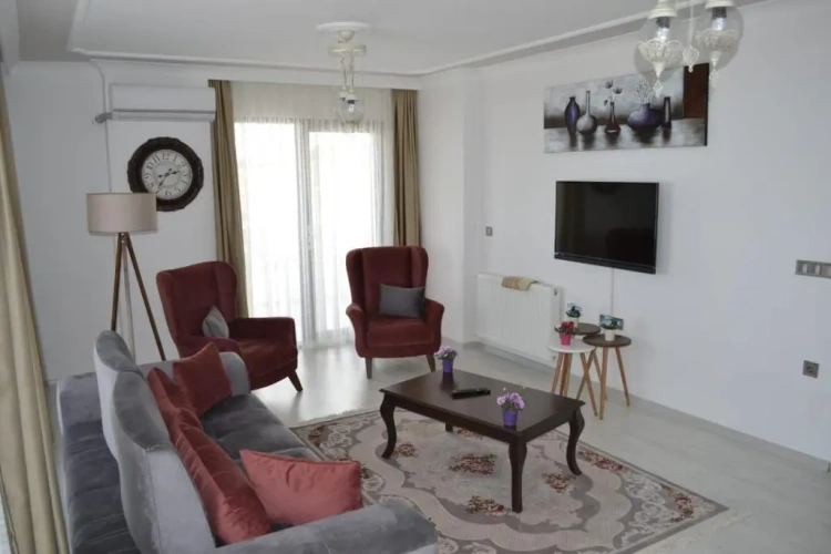 2 Bedrooms Apartment