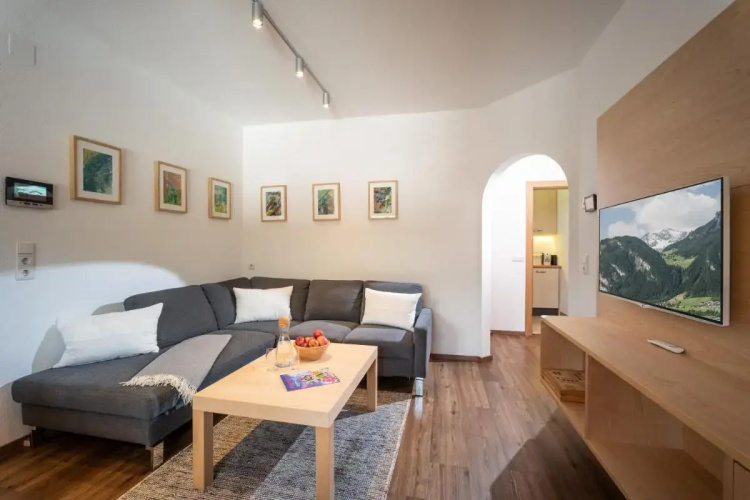 Monis Apartment