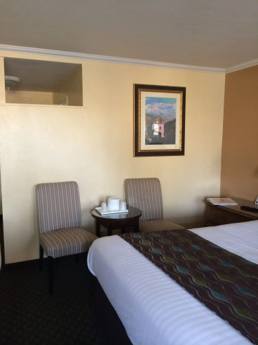 Oasis Inn & Suites